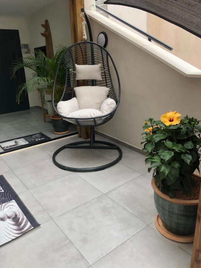 弗龙蒂尼昂Le Jardin D Eden公寓 外观 照片